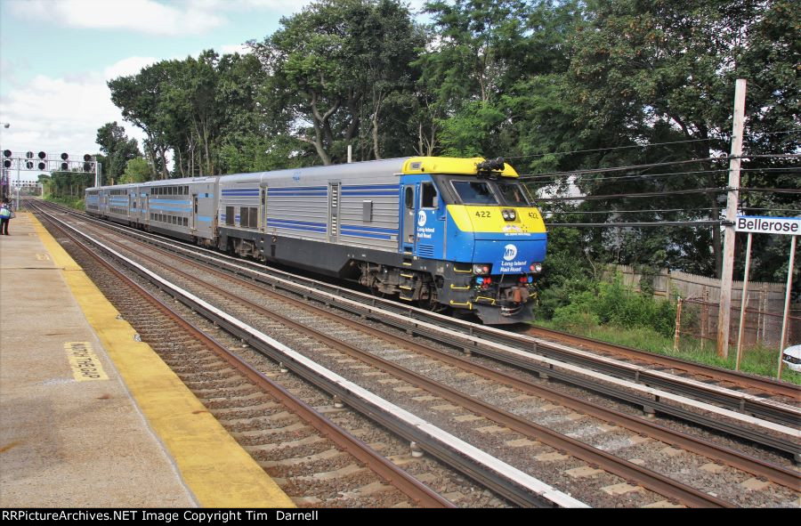 LI 422 on WB Oyster bay train 